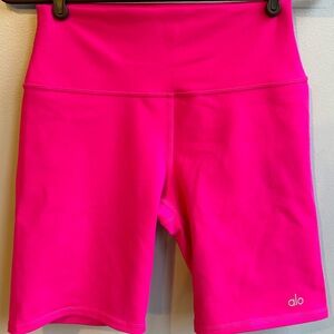🩷 Alo Yoga 7" High-Waist Biker Short | Neon Pink | M